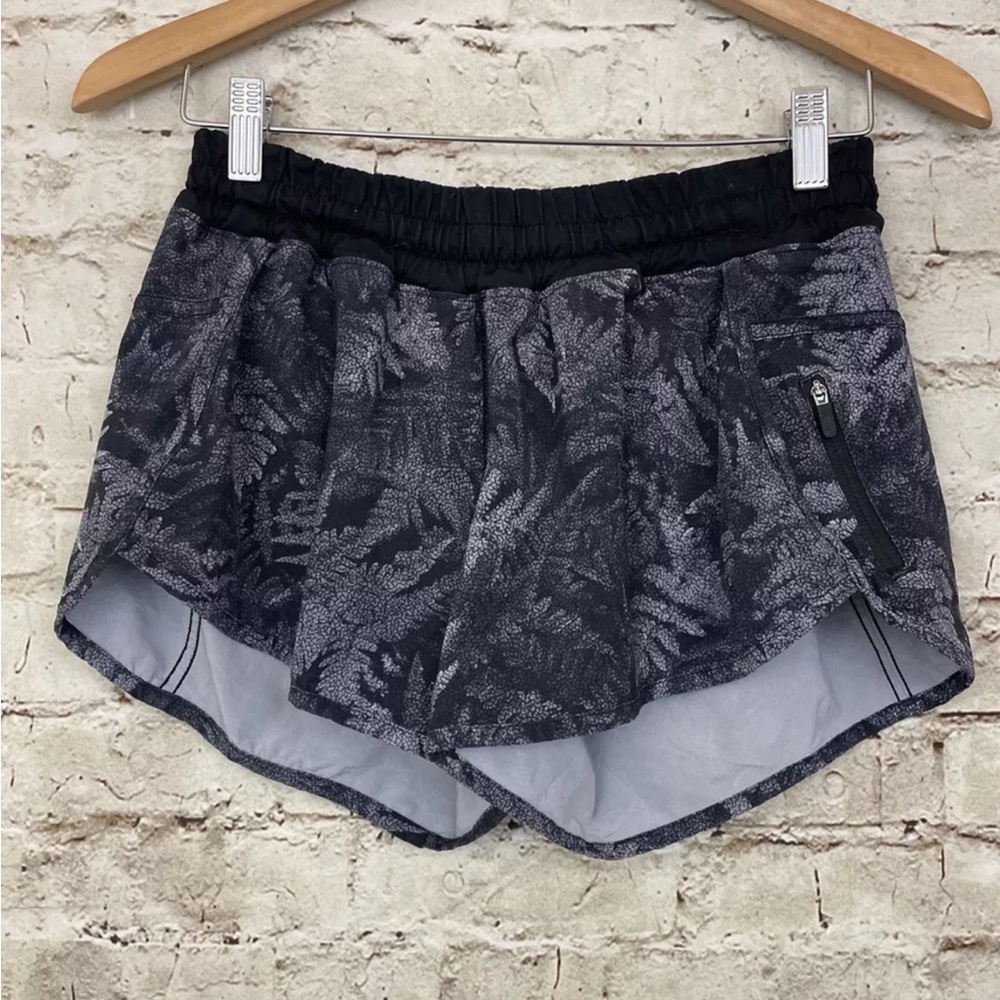 Lululemon Women's Size 6 Mini Floral Tracker Low Rise Lined Shorts